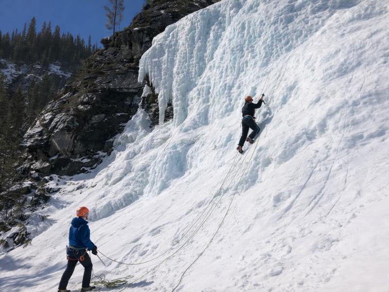 Banff Beginner Ice Climbing Intro Tour – Guided & Safe
